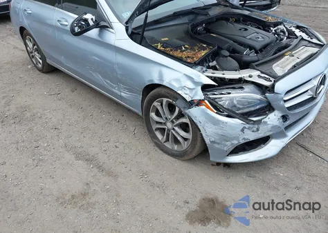 2016 Mercedes-Benz C 300 4Matic/Luxury 4Matic/Sport 4Matic z USA, uszkodzony, nr VIN 55SWF4KB3GU114292